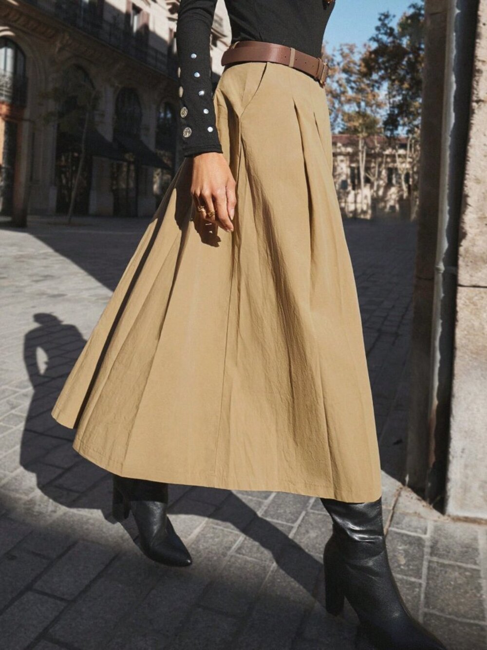 Khaki Pleated Casual Women's Skirt with Detachable Metal Belt and Side Pockets - Picture 5 of 13